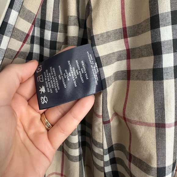 Burberry Women’s Classic Tan Trench Coat - Picture 6 of 16